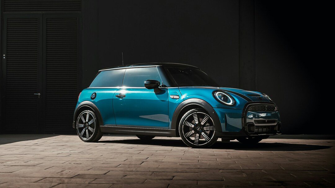 blue Mini car