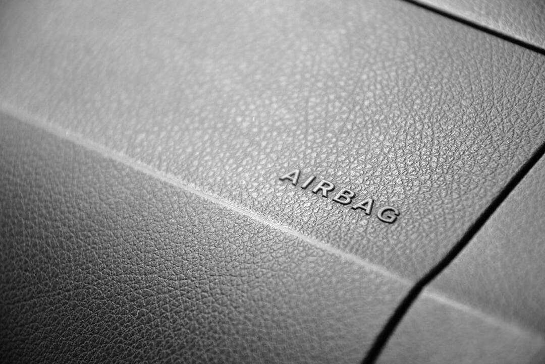 une étiquette de localisation des airbags