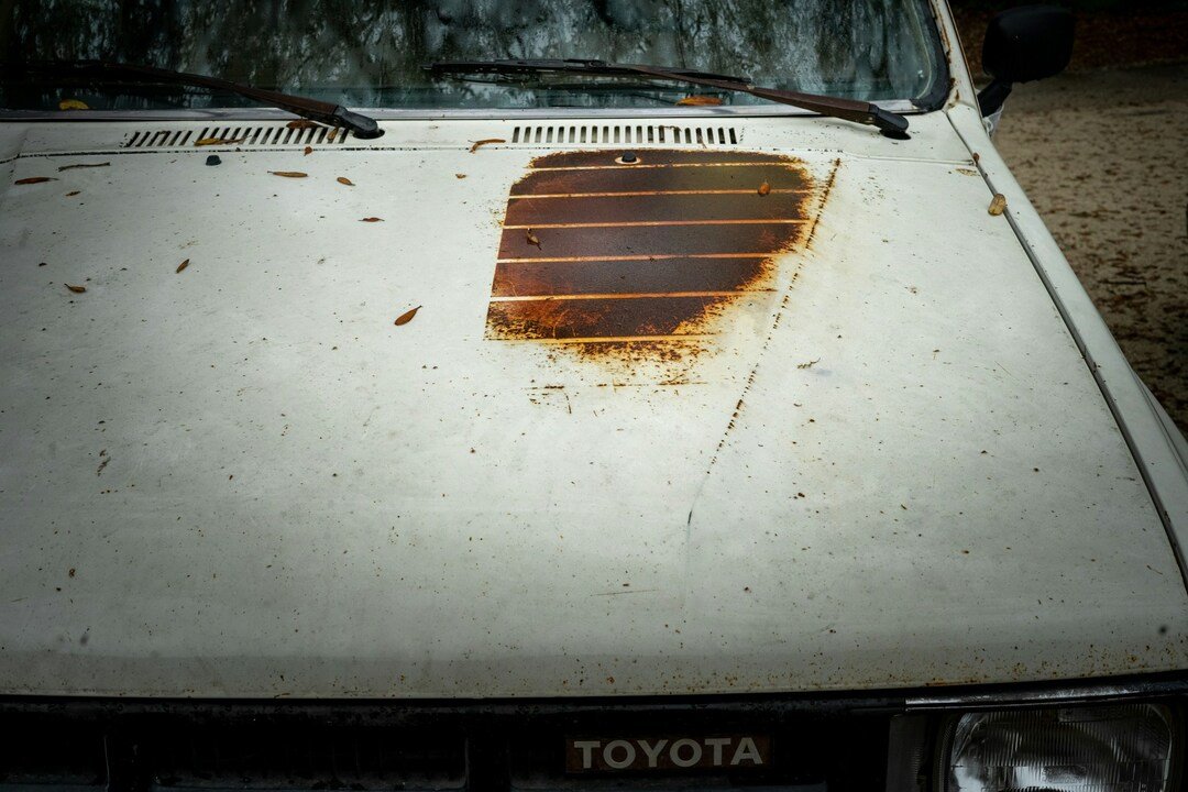 car with rusted parts