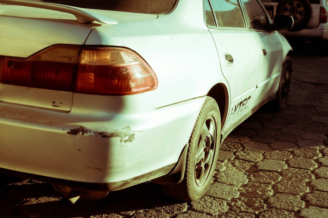 drobne uszkodzenia samochodu